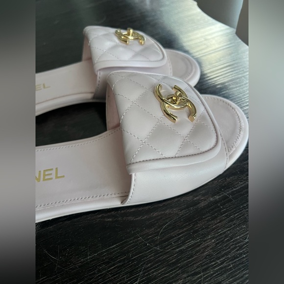 Chanel pink sandals - Picture 2 of 5